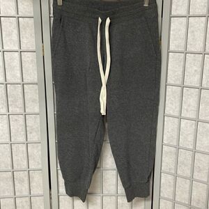 Amazon Essentials Women's Relaxed Fit, Grey Fleece Jogger Sweatpant, Size Small